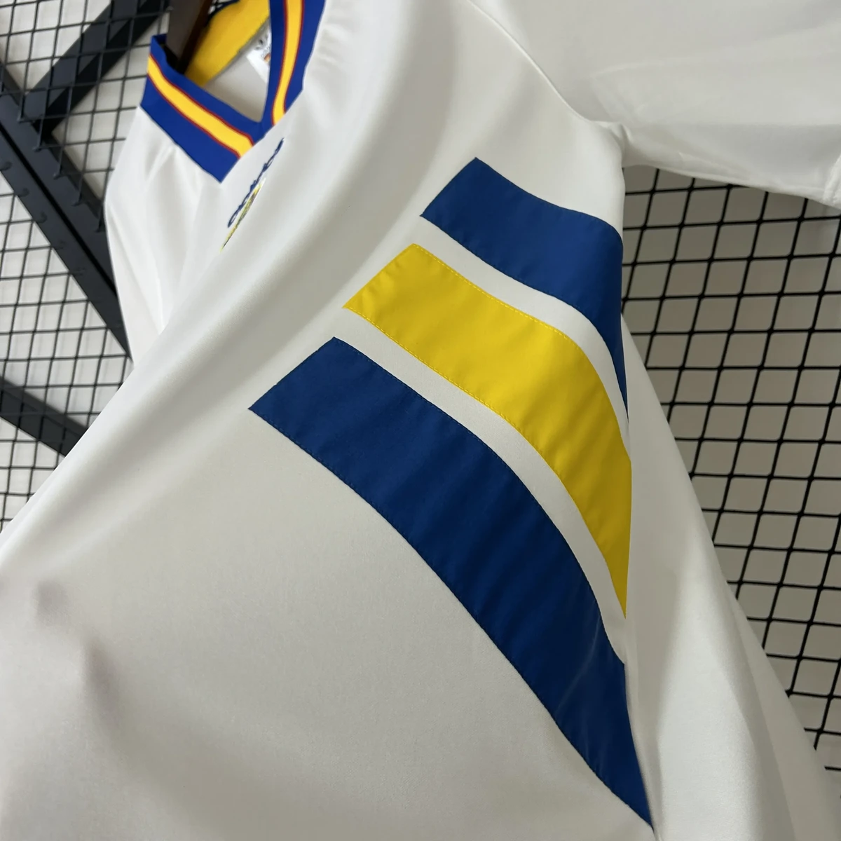 1994 retro sweden away football shirt 7