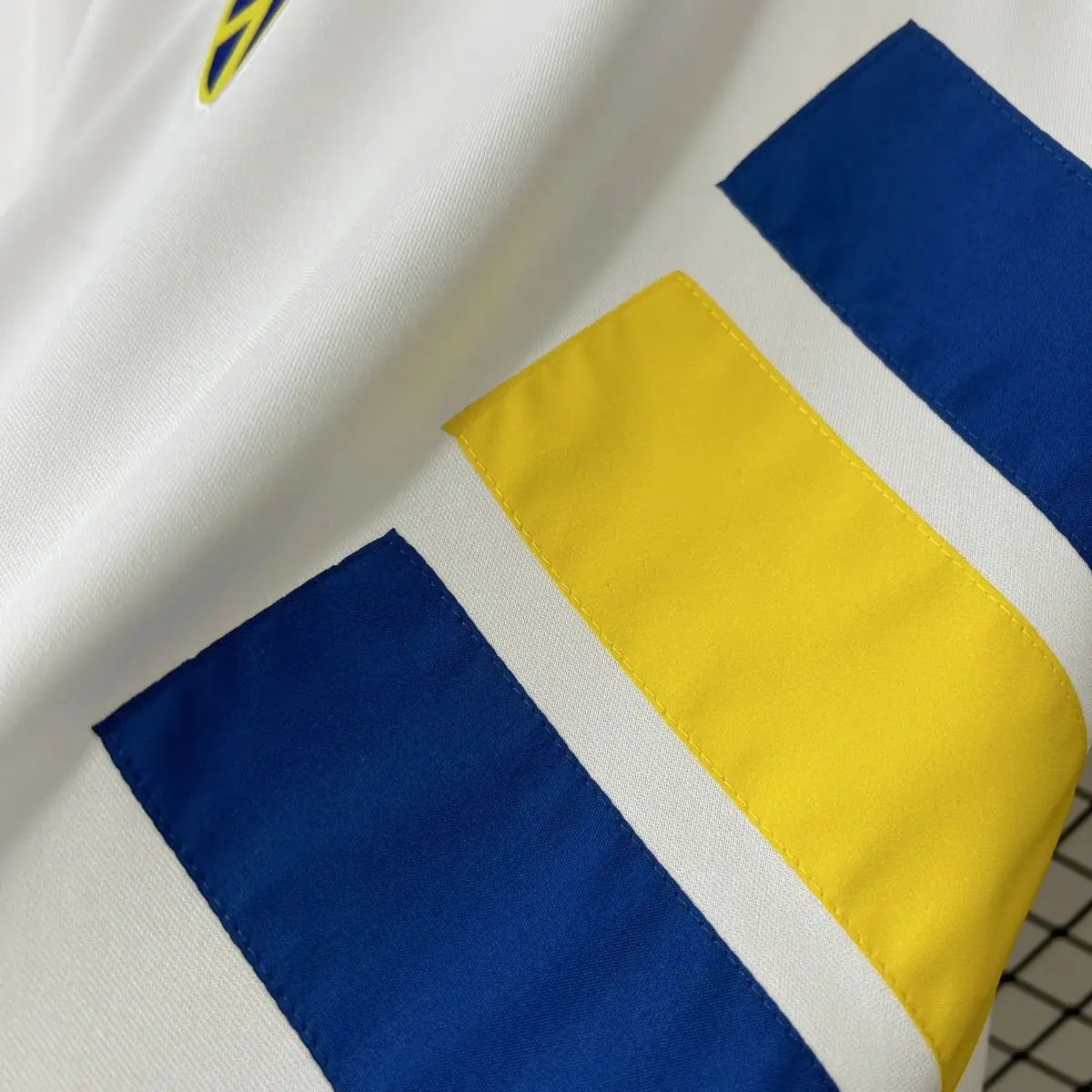 1994 retro sweden away football shirt 8