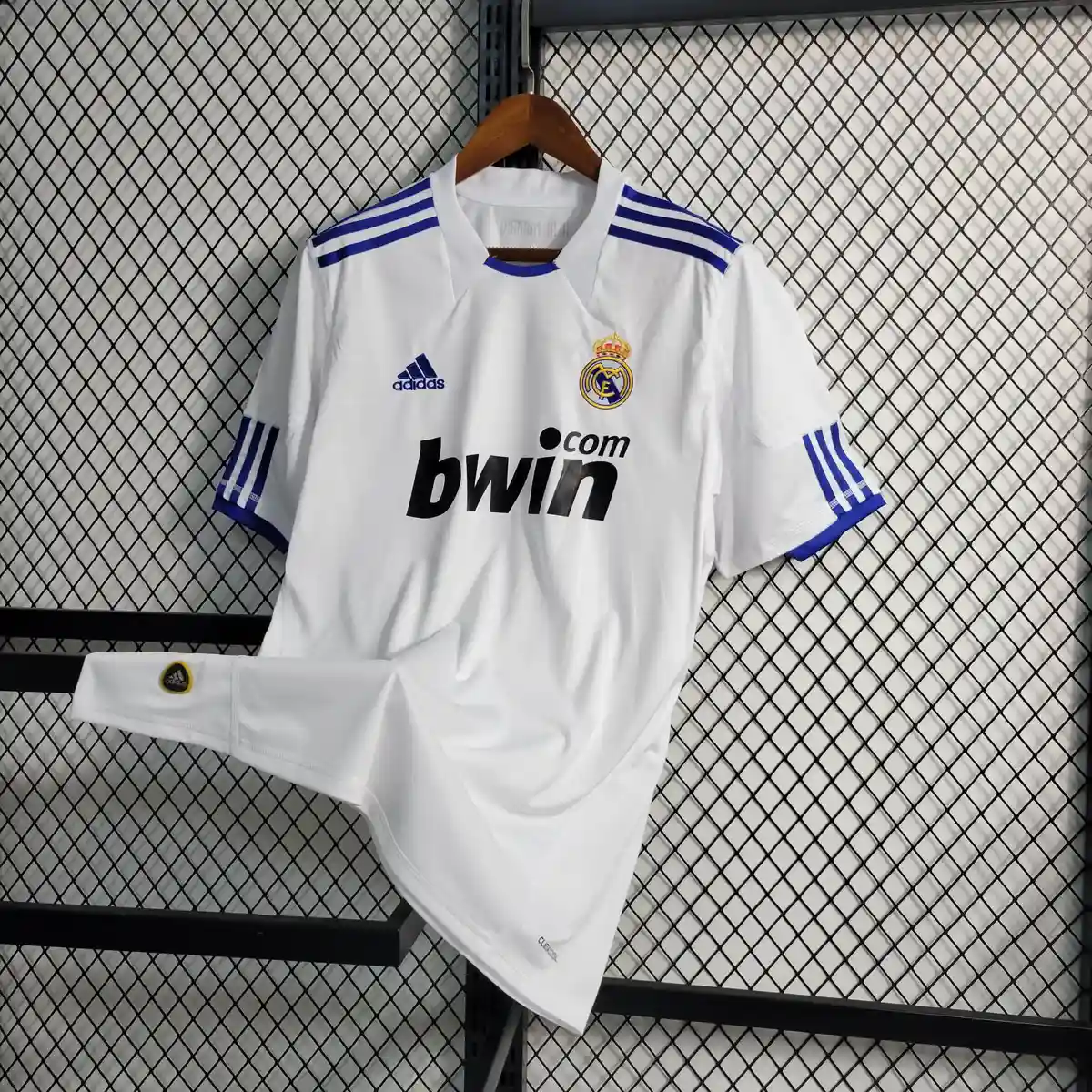 2010 2011 retro real madrid home soccer jersey 8