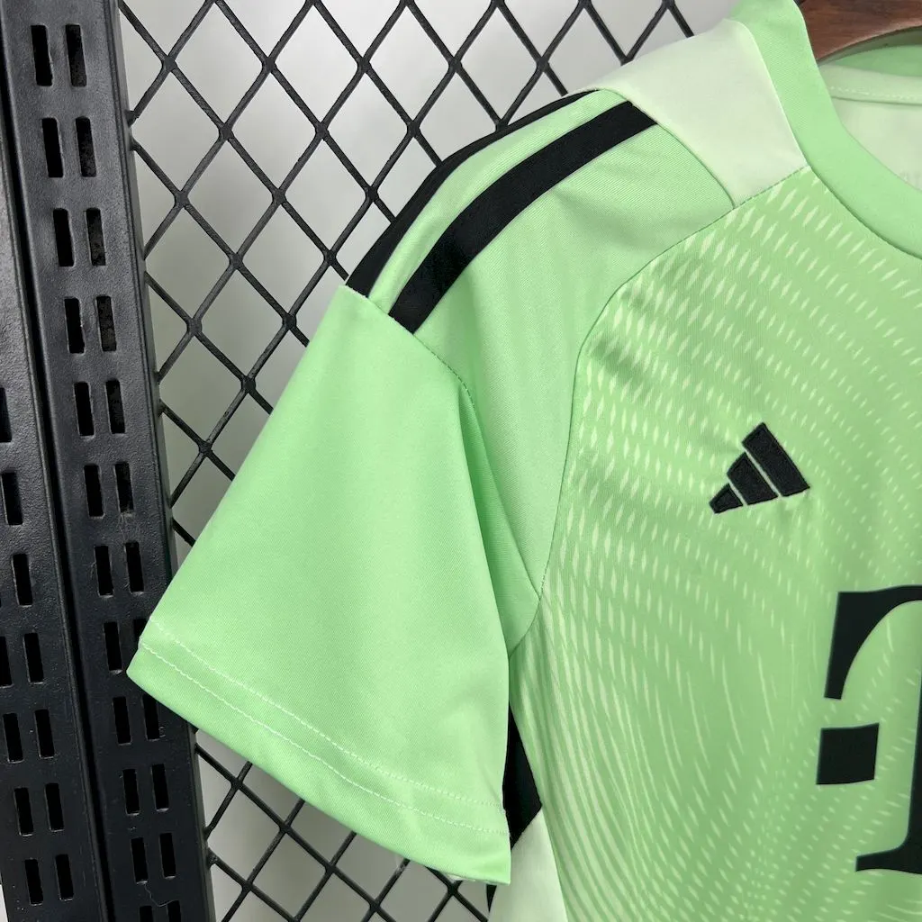 2025 2026 bayern munchen goalkeeper football shirt kids size 7