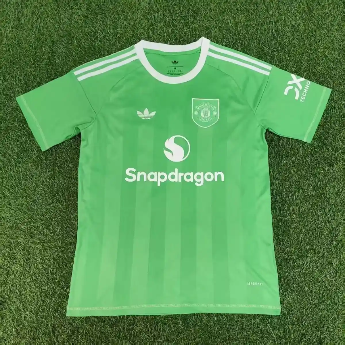 2025 2026 manchester united goalkeeper football shirt 1