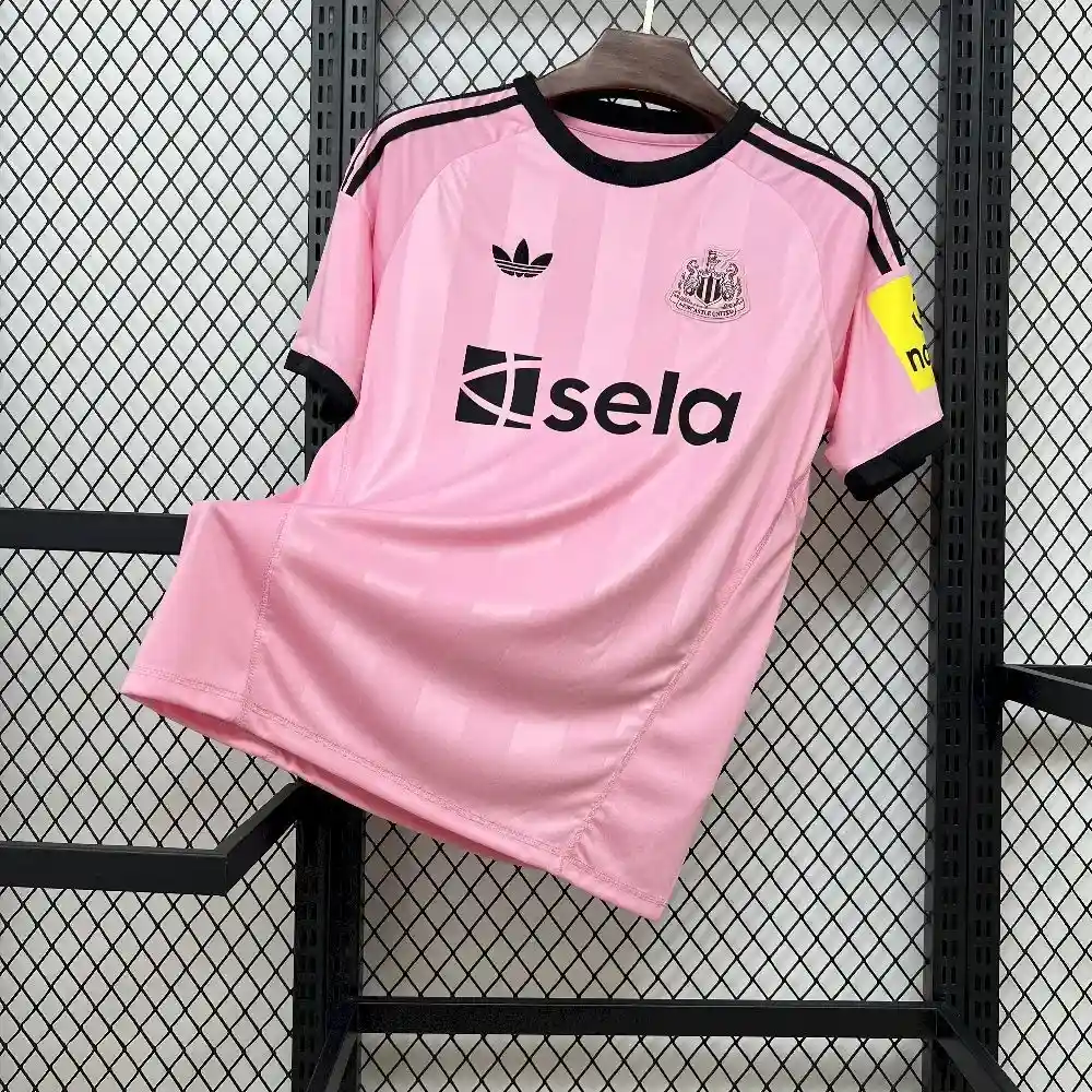 2025 2026 newcastle united goalkeeper pink soccer jersey 1