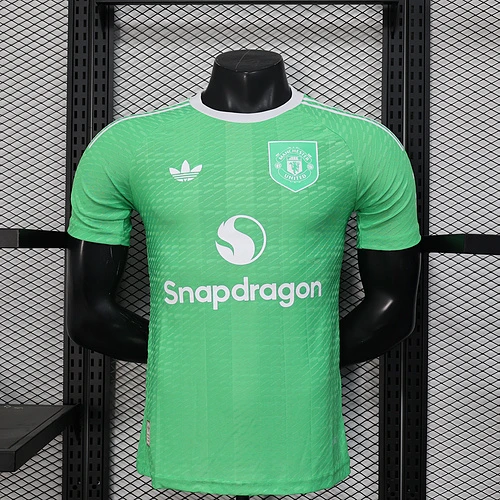 2025 2026 player manchester united goalkeeper football shirt 1