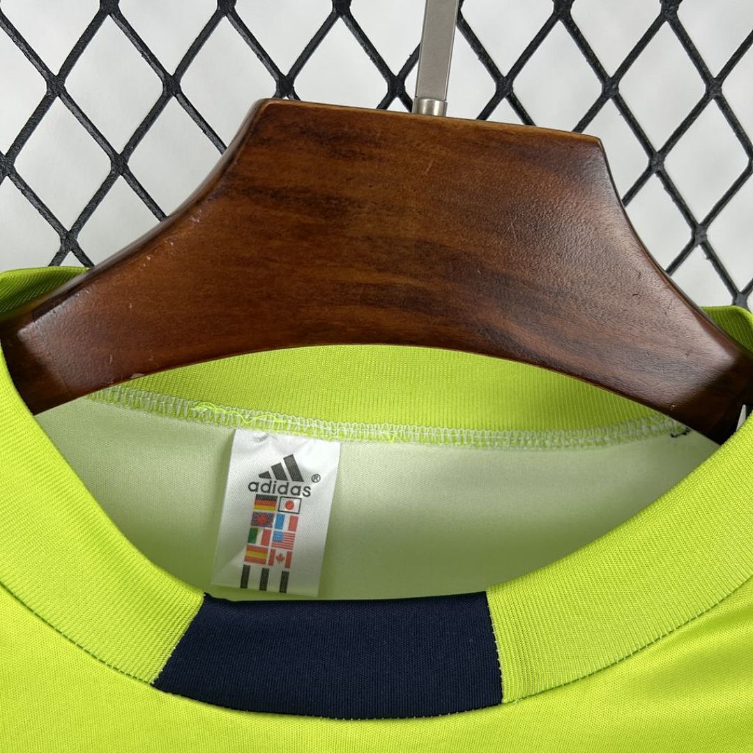 1999/2000 Retro Real Madrid Goalkeeper Football Shirt - Image 3