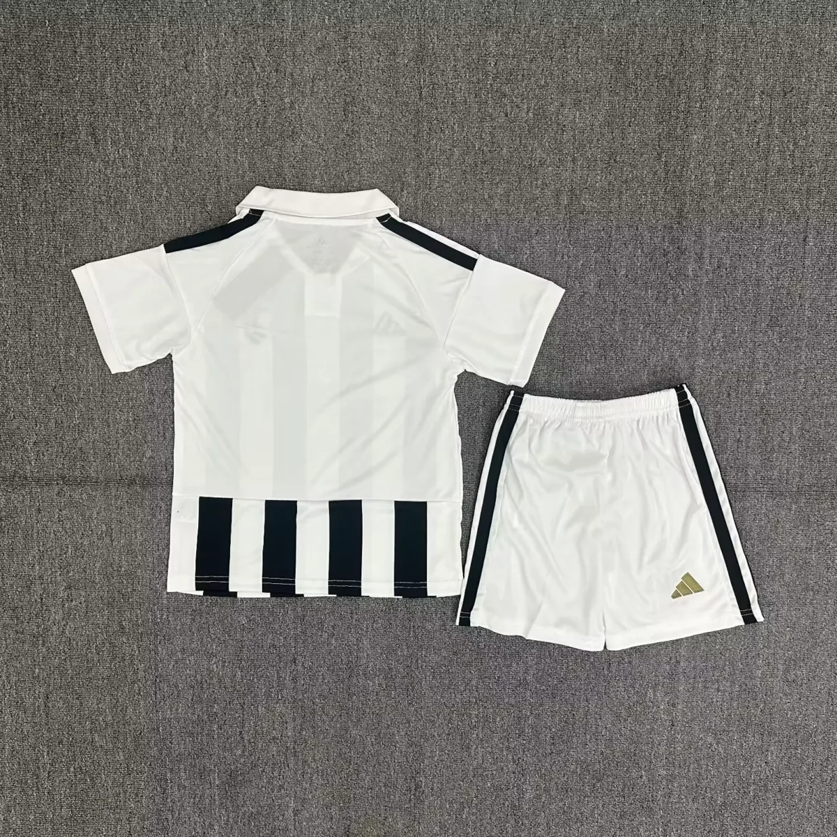 2026/2027 Kids Size Juventus Home Soccer Jersey - Image 2