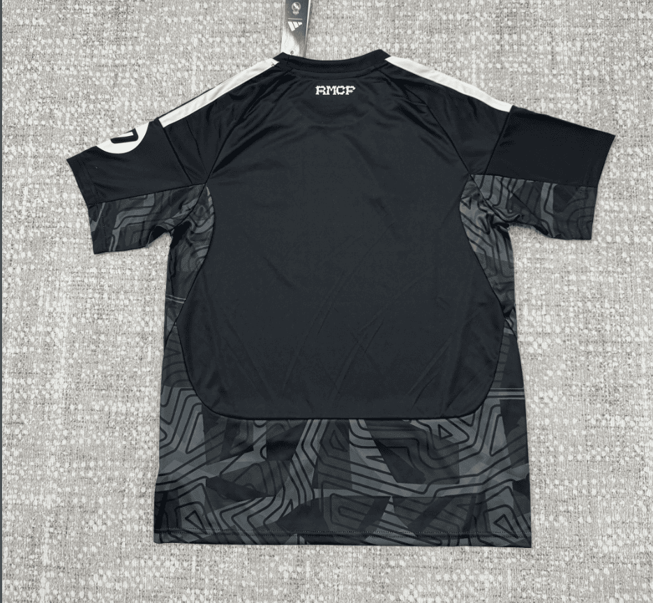 Real Madrid 2026/2027 Fan Goalkeeper Football Shirt 1:1 Thai Quality - Image 2