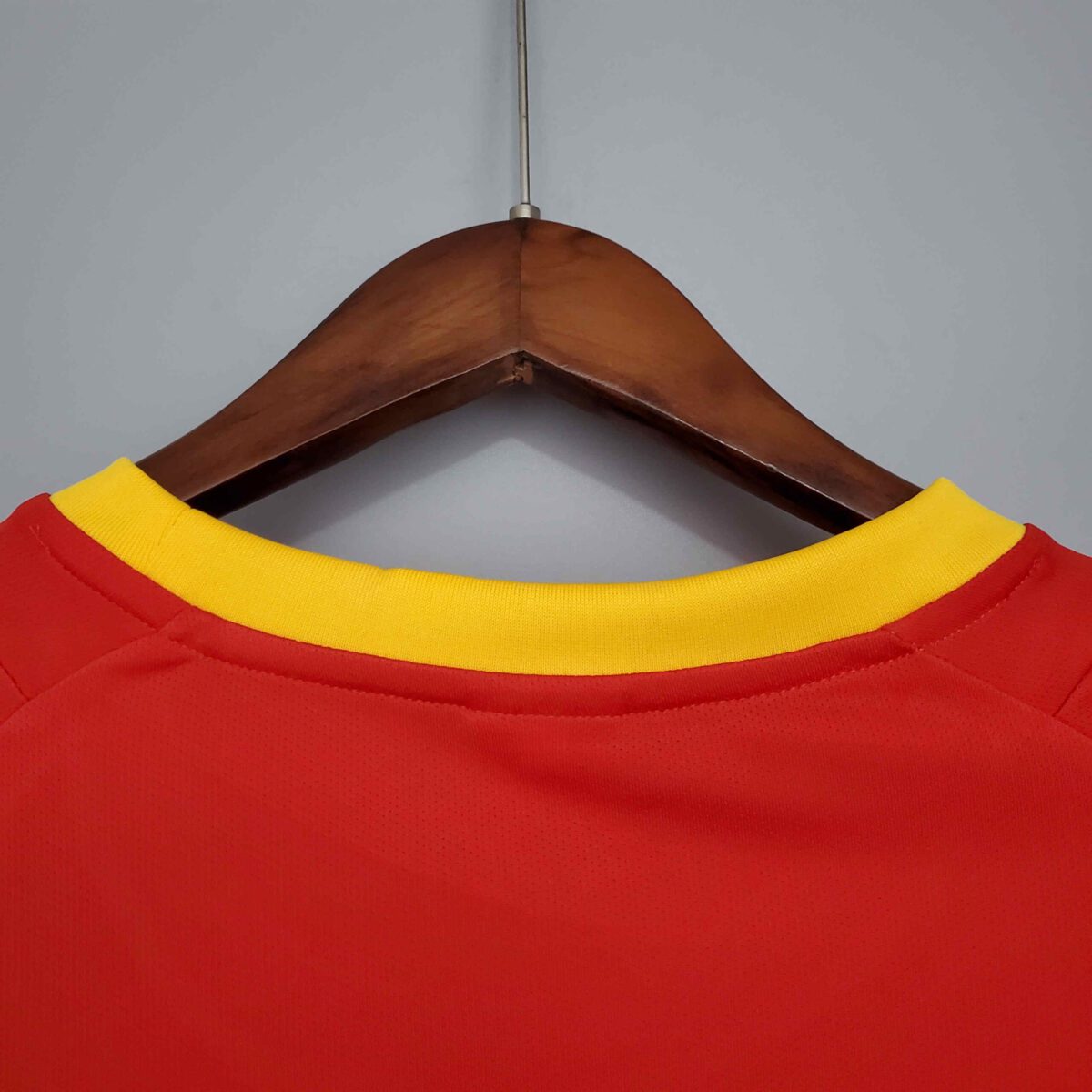 2002 Retro Spain Home Football Shirt 1:1 Thai Quality - Image 5