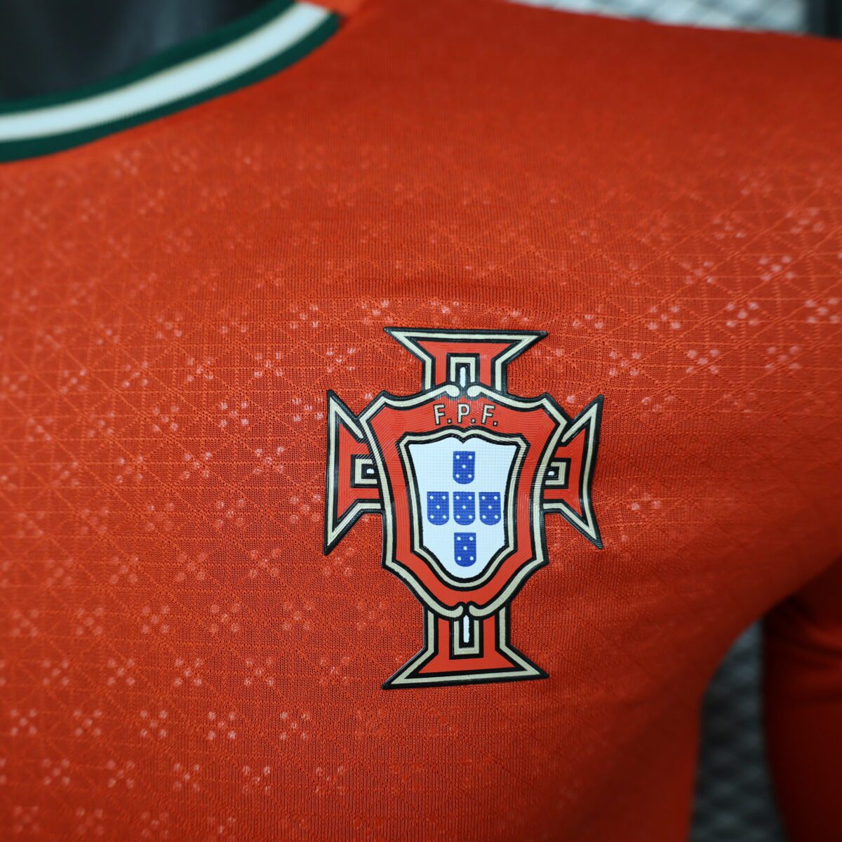 2025 Player Version Long Sleeve Portugal Home Football Shirt 1:1 Thai Quality - Image 4
