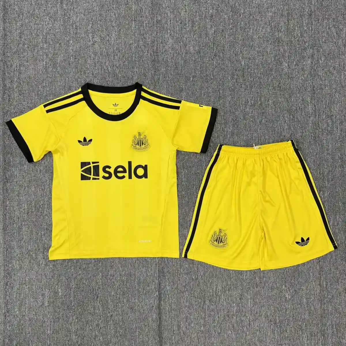 2025 2026 kids size newcastle united yellow goalkeeper football shirt 1
